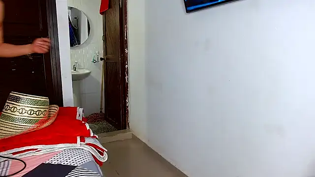 sweethoneytsx online show from September 24, 2025, 8:15 pm