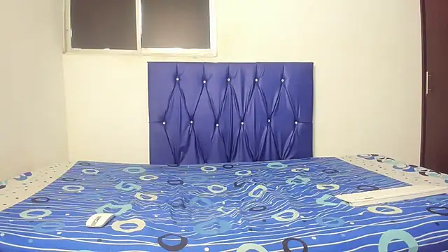 Snapshot of Latinos_2001 chatting on January 11, 2026, 1:29 pm Latinos 2001 online show from January 11, 2026, 1:29 pm