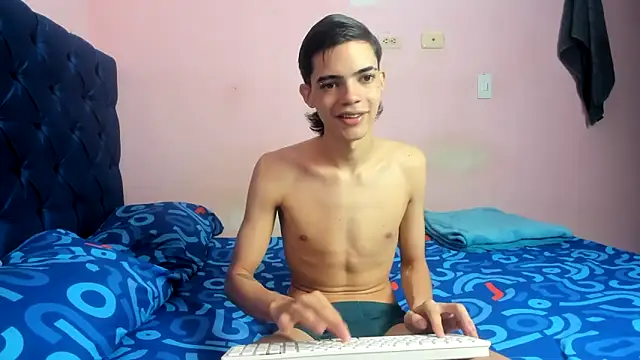 Snapshot of Latinos_2001 chatting on February 10, 2026, 3:33 pm Latinos 2001 online show from February 10, 2026, 3:33 pm