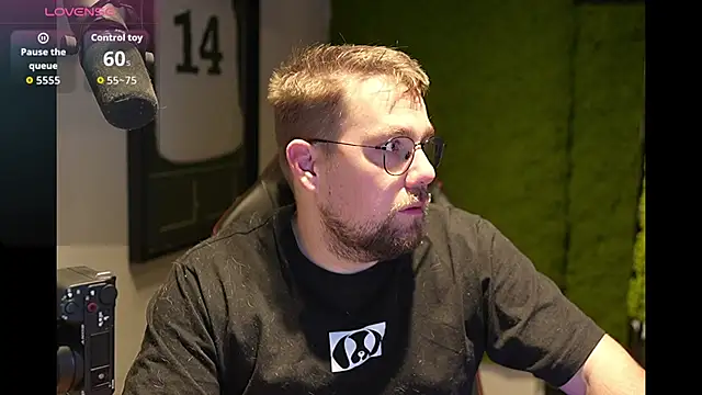 Snapshot of justinitt chatting on November 29, 2025, 10:59 am justinitt online show from November 29, 2025, 10:59 am