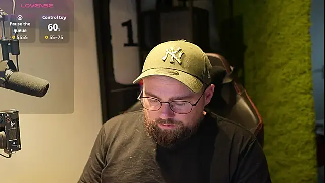 Snapshot of justinitt chatting on November 10, 2025, 1:16 pm justinitt online show from November 10, 2025, 1:16 pm