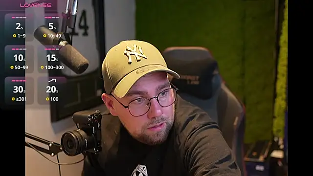 Snapshot of justinitt chatting on December 4, 2025, 8:08 pm justinitt online show from December 4, 2025, 8:08 pm