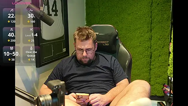 Snapshot of justinitt chatting on November 30, 2025, 6:09 pm justinitt online show from November 30, 2025, 6:09 pm