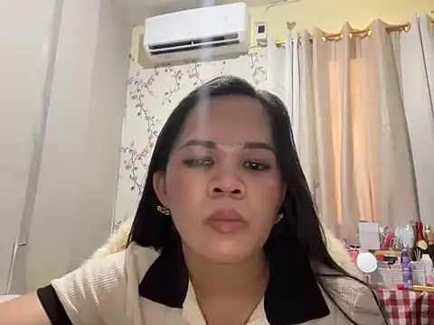 SophiaCourthaway online show from January 8, 2026, 11:33 pm