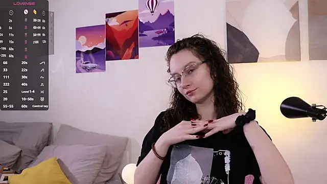 Leya Curly online show from March 16, 2026, 3:04 pm