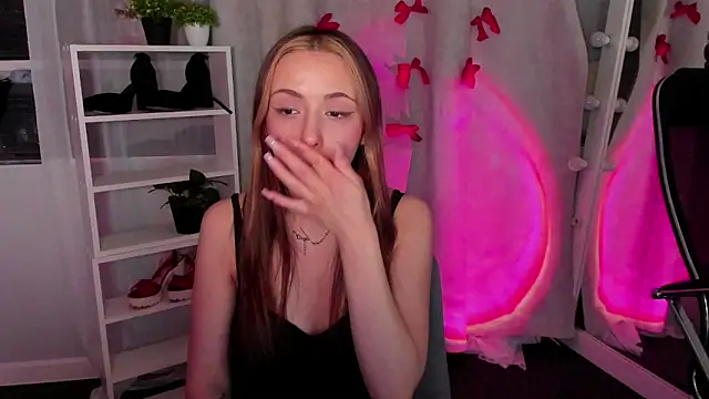 Snapshot of Sahara_Shields chatting on February 25, 2025, 1:32 pm Sahara Shields online show from February 25, 2025, 1:32 pm