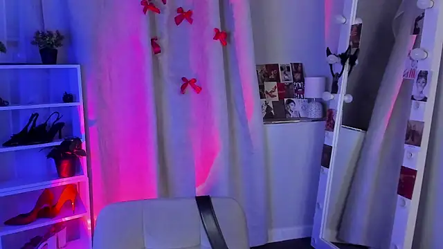 Snapshot of Sahara_Shields chatting on September 19, 2025, 9:57 am Sahara Shields online show from September 19, 2025, 9:57 am