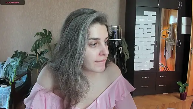 Snapshot of _Roselina_ chatting on August 7, 2026, 10:10 am Roselina online show from August 7, 2026, 10:10 am