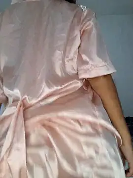 Snapshot of IslaBlaze chatting on October 17, 2025, 12:07 pm IslaBlaze online show from October 17, 2025, 12:07 pm