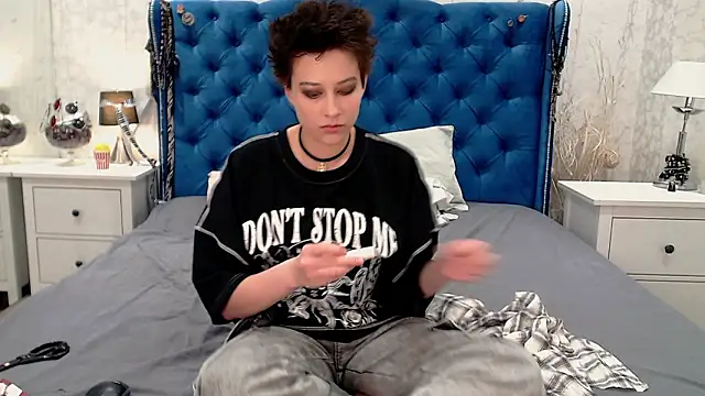 Snapshot of via_mayer_ chatting on March 3, 2026, 8:49 pm via mayer online show from March 3, 2026, 8:49 pm