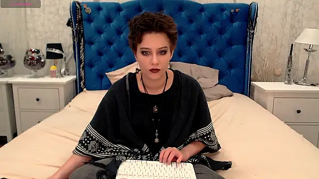 Snapshot of via_mayer_ chatting on February 12, 2026, 9:47 pm via mayer online show from February 12, 2026, 9:47 pm