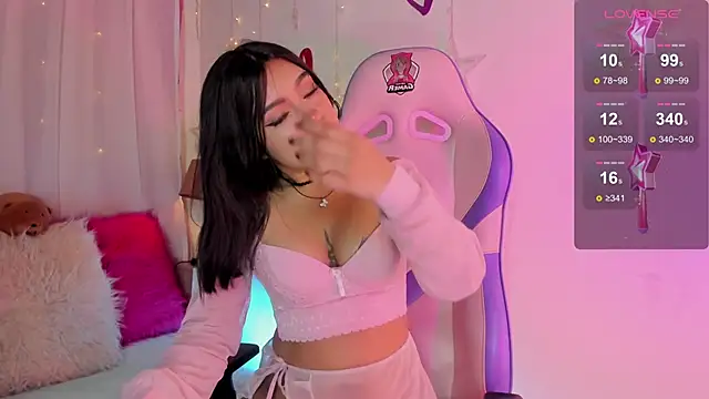 Snapshot of emma_soffia_ chatting on March 5, 2025, 6:12 pm emma soffia  online show from March 5, 2025, 6:12 pm