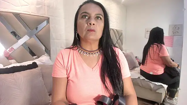 Snapshot of raquell_moore chatting on February 12, 2026, 12:38 pm raquell moore online show from February 12, 2026, 12:38 pm