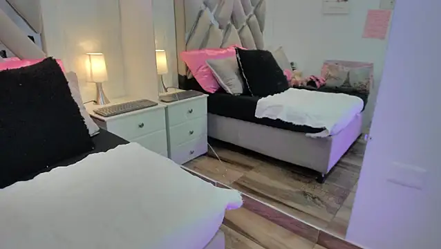 Snapshot of raquell_moore chatting on February 7, 2026, 4:04 pm raquell moore online show from February 7, 2026, 4:04 pm