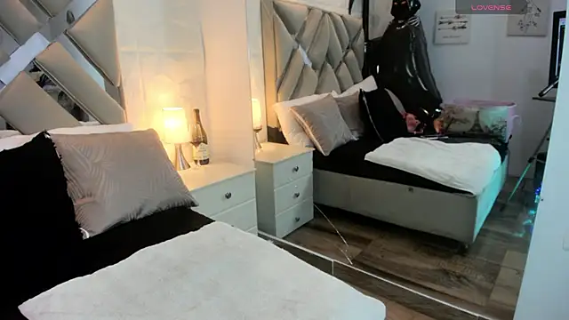 Snapshot of raquell_moore chatting on October 27, 2025, 11:44 am raquell moore online show from October 27, 2025, 11:44 am