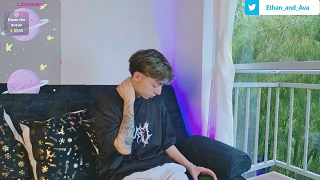 Snapshot of ethan_and_ava chatting on November 16, 2025, 12:43 pm ethan and ava online show from November 16, 2025, 12:43 pm