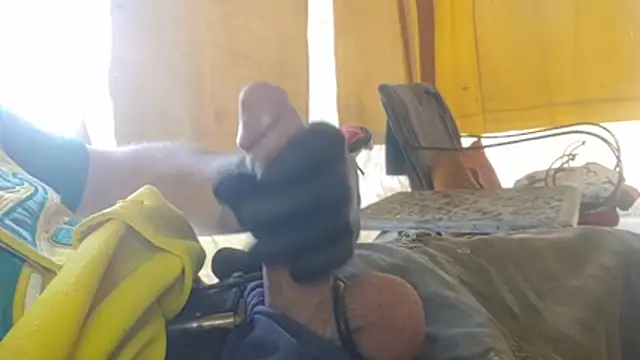 bwcbeat83 online show from April 19, 2026, 9:28 pm