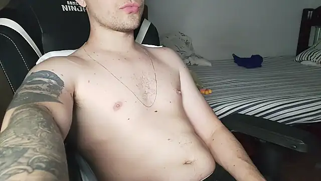 Snapshot of Dyllan__ chatting on October 16, 2025, 10:07 pm Dyllan online show from October 16, 2025, 10:07 pm