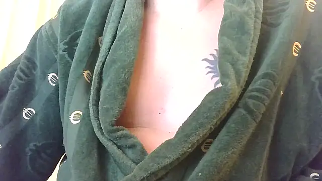 Snapshot of HunterOnBoobs chatting on October 24, 2025, 7:02 pm HunterOnBoobs online show from October 24, 2025, 7:02 pm