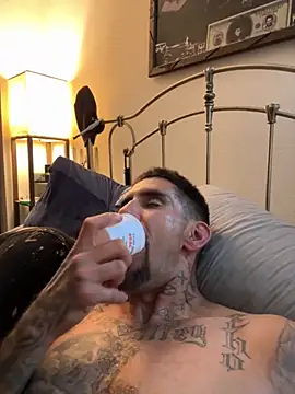 hornycouple818 online show from September 27, 2025, 4:29 am