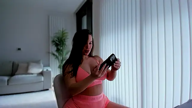 Snapshot of GoddessRoxana chatting on February 27, 2025, 12:34 pm GoddessRoxana online show from February 27, 2025, 12:34 pm