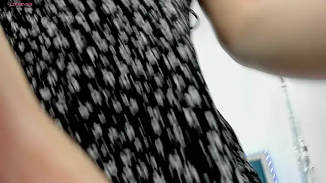 novaaskyy online show from November 30, 2025, 11:33 am