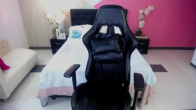 Snapshot of miss_honey01 chatting on September 25, 2025, 11:33 pm miss honey01 online show from September 25, 2025, 11:33 pm