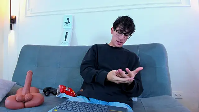 Snapshot of Cum_hunters chatting on December 14, 2025, 3:13 am Cum hunters online show from December 14, 2025, 3:13 am