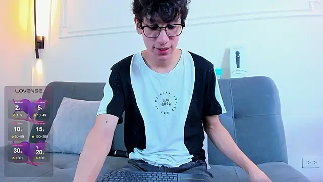 Snapshot of Cum_hunters chatting on January 18, 2026, 3:32 am Cum hunters online show from January 18, 2026, 3:32 am