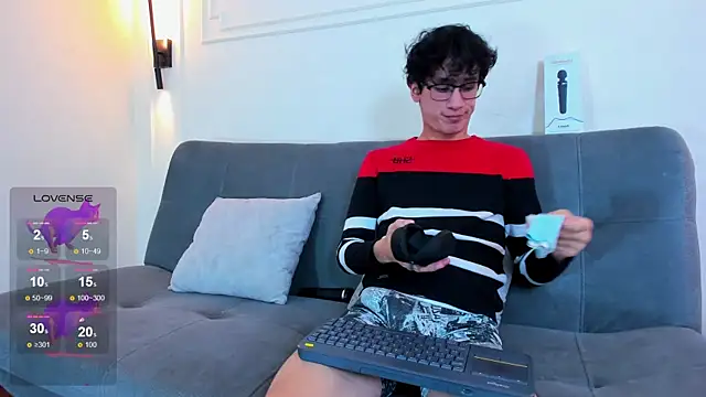 Snapshot of Cum_hunters chatting on January 13, 2026, 3:10 am Cum hunters online show from January 13, 2026, 3:10 am