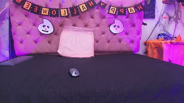 Snapshot of Auroraa_miller chatting on October 30, 2025, 11:52 am Auroraa miller online show from October 30, 2025, 11:52 am