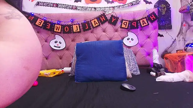 Snapshot of Auroraa_miller chatting on October 21, 2025, 11:53 am Auroraa miller online show from October 21, 2025, 11:53 am