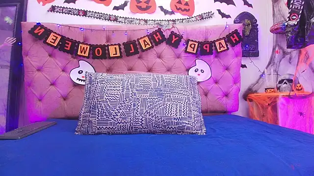 Snapshot of Auroraa_miller chatting on October 22, 2025, 11:53 am Auroraa miller online show from October 22, 2025, 11:53 am