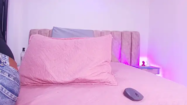 Snapshot of Auroraa_miller chatting on November 29, 2025, 11:54 am Auroraa miller online show from November 29, 2025, 11:54 am