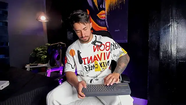 Snapshot of Brad_Summer chatting on February 21, 2026, 11:29 pm Brad Summer online show from February 21, 2026, 11:29 pm