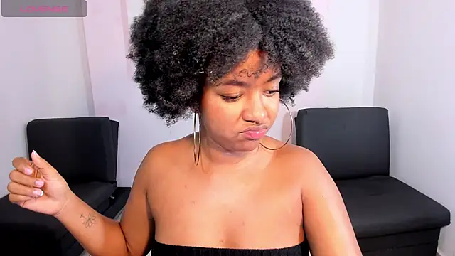 AishaHil online show from January 30, 2025, 6:00 pm