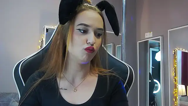 Snapshot of Eva_Lovvia_ chatting on January 23, 2025, 9:18 pm Eva Lovvia  online show from January 23, 2025, 9:18 pm