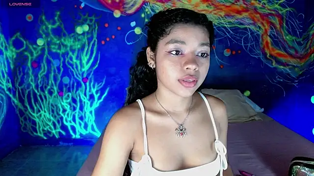 Snapshot of lucie_petite chatting on October 3, 2025, 6:20 pm lucie petite online show from October 3, 2025, 6:20 pm