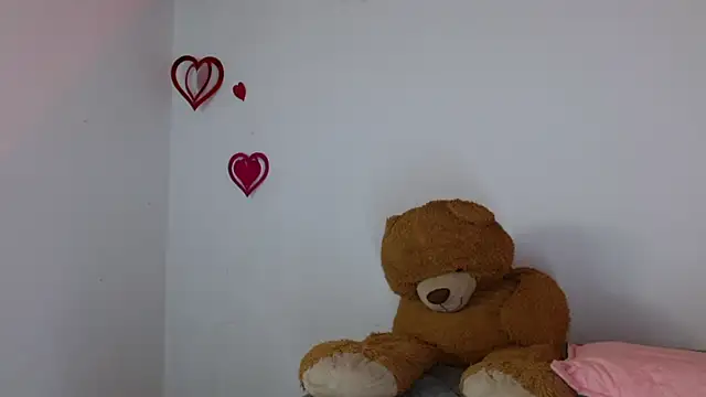 Snapshot of lucie_petite chatting on March 16, 2025, 6:23 pm lucie petite online show from March 16, 2025, 6:23 pm