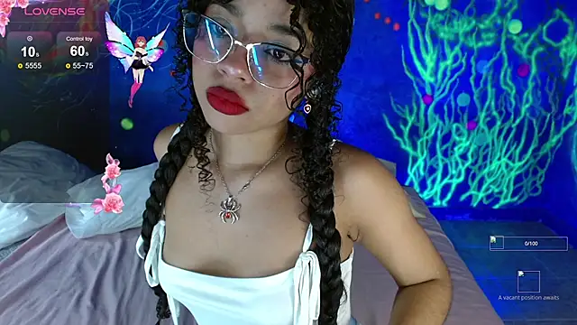 Snapshot of lucie_petite chatting on November 14, 2025, 6:33 pm lucie petite online show from November 14, 2025, 6:33 pm