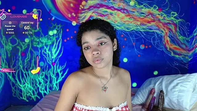 Snapshot of lucie_petite chatting on October 10, 2025, 6:20 pm lucie petite online show from October 10, 2025, 6:20 pm