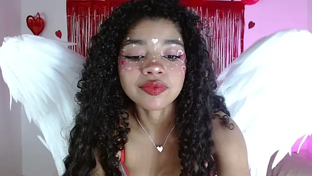 Snapshot of lucie_petite chatting on February 14, 2025, 7:23 pm lucie petite online show from February 14, 2025, 7:23 pm