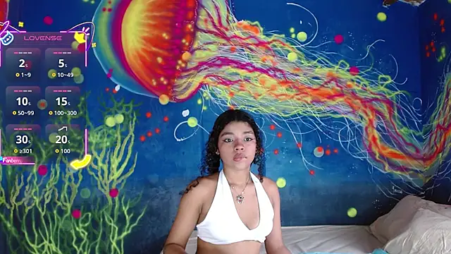 Snapshot of lucie_petite chatting on October 4, 2025, 6:20 pm lucie petite online show from October 4, 2025, 6:20 pm