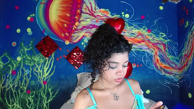 Snapshot of lucie_petite chatting on September 25, 2025, 6:36 pm lucie petite online show from September 25, 2025, 6:36 pm