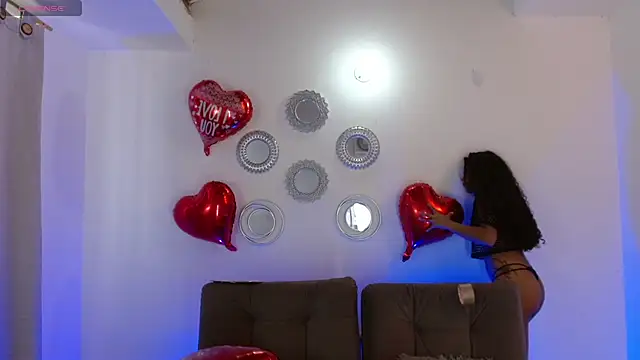 Snapshot of lucie_petite chatting on February 12, 2025, 6:40 pm lucie petite online show from February 12, 2025, 6:40 pm