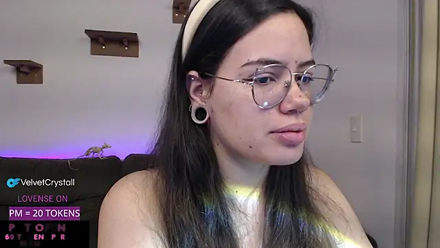 crystalll room online show from October 1, 2025, 5:56 am