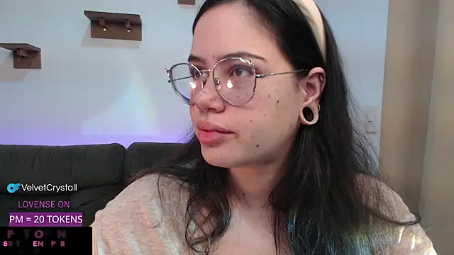 crystalll room online show from September 29, 2025, 7:15 am