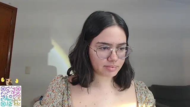 crystalll room online show from July 6, 2026, 1:56 am