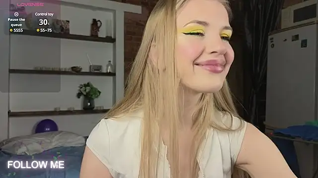 Snapshot of _TiffanyCo_ chatting on February 9, 2025, 7:37 am TiffanyCo online show from February 9, 2025, 7:37 am