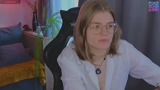 JessieVibes online show from May 17, 2026, 2:06 pm